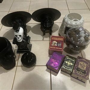 Halloween Skull Decor Set